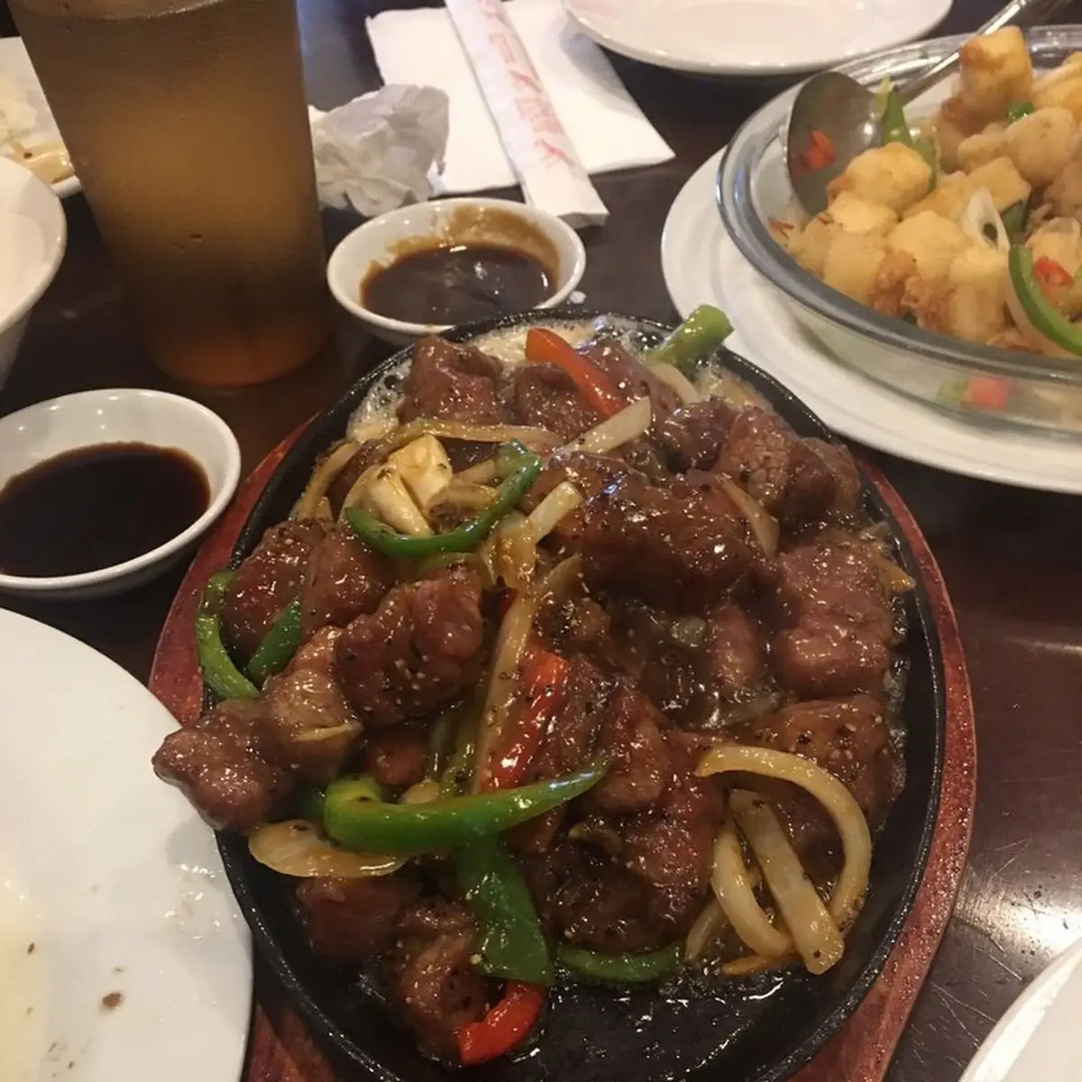 beef chunk with black pepper sauce 铁板黑椒牛柳